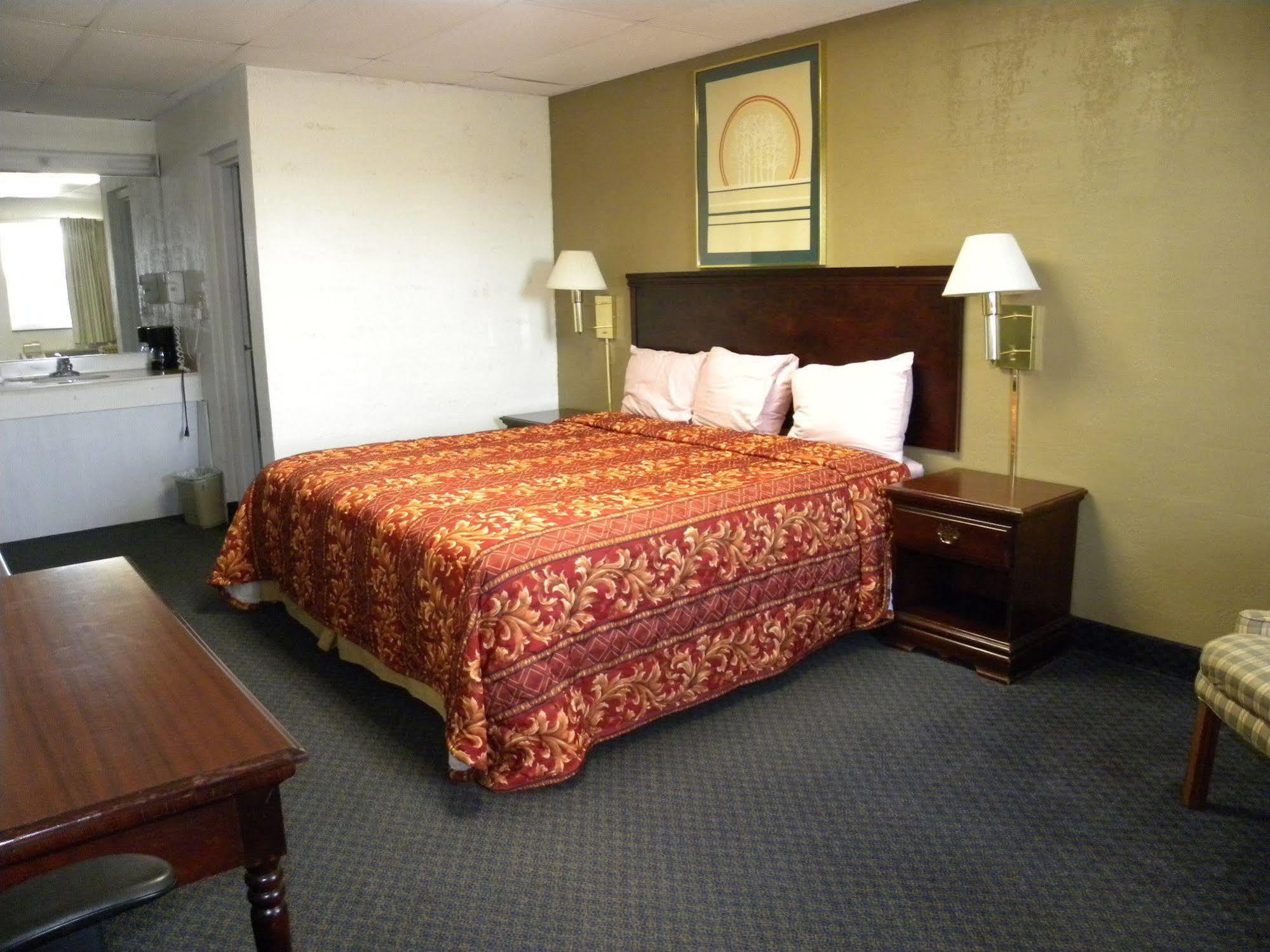 Guest Inn Rogers Exterior photo